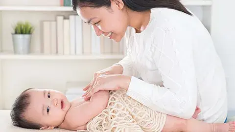 Bagaimana Cara Mengatasi Perut Kembung Pada Bayi